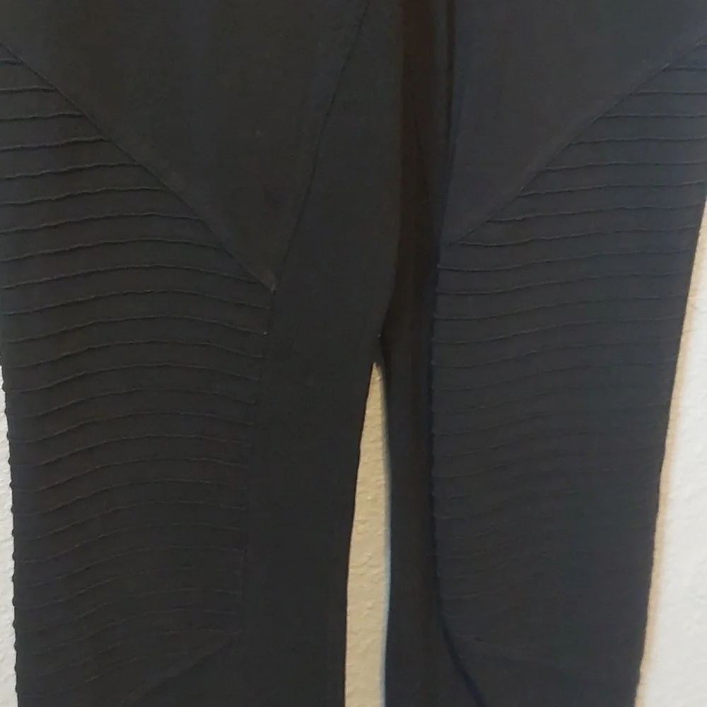alo yoga Urban Moto Joggers Sweatpants Black Size XS TINY FLAW